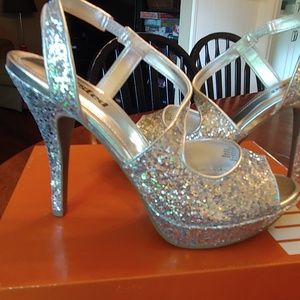 Size 9 Silver glitter heels